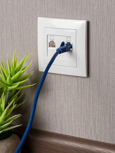Валенсия розетка компьютерная RJ-45 2-местная белая EKF