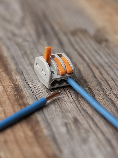 Клемма СМК 222-413 с рычагом 3 отверстия 0,08-2,5(4,0) мм2 EKF PROxima